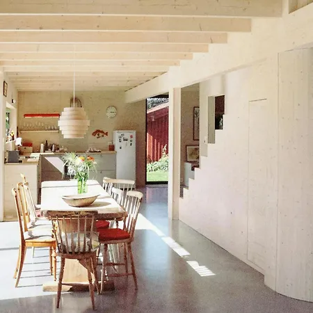 Architect-designed Near Centre Feriehus *